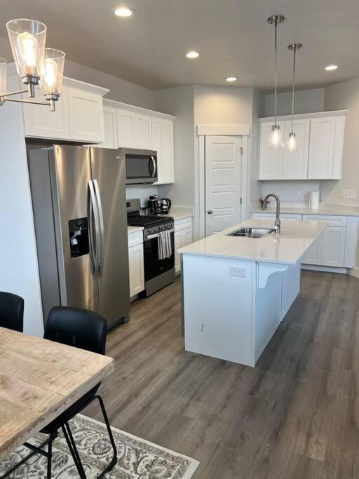 Brand New 3-Beds Stylish Entire House At Lehi Villa Екстериор снимка