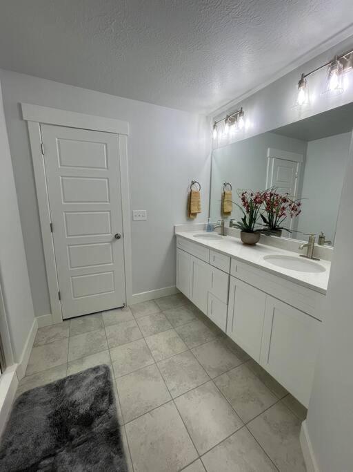 Brand New 3-Beds Stylish Entire House At Lehi Villa Екстериор снимка